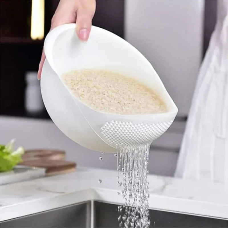 Multifunctional strainer bowl